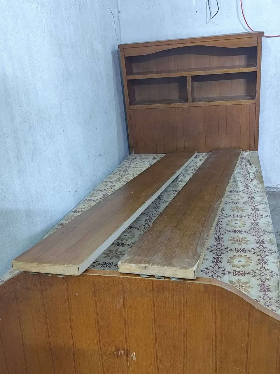 تخت نفر للبيع خشب صاج عراقي 
السعر 80 وبي مجال بسيط


**إذا كنت صاحب هذا الإعلان وتريد حذفه لأي سبب، رجاءا أرسل رسالة إلى الدعم الفني**