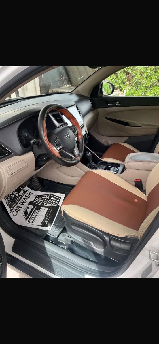 توكسان 2018 خليجي
باب خلف السايق تبديل
باب السايق بارد بسيط موضح بل صوره
الصندوك بي بارد بسيط
وبيها طخات بسيطه مسويهن
مكاني بغداد
***********
