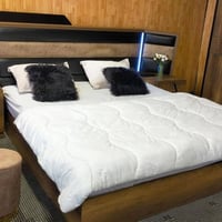 غرفة 8 قطع • نظيفة 100/100 • سرير مخزن