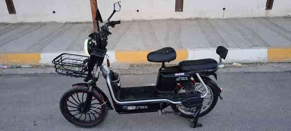 السلام عليكم
دراجه شحن حجم 20
نضيفه و شغاله ما بيهه أي نقص
بطاريات جيده
كهربائيات كامل شغاله 
اشاير + گلوب + بگ لايت 
سعره 190 و بيهه مجال بس حگ الجيه
رقم ***********
