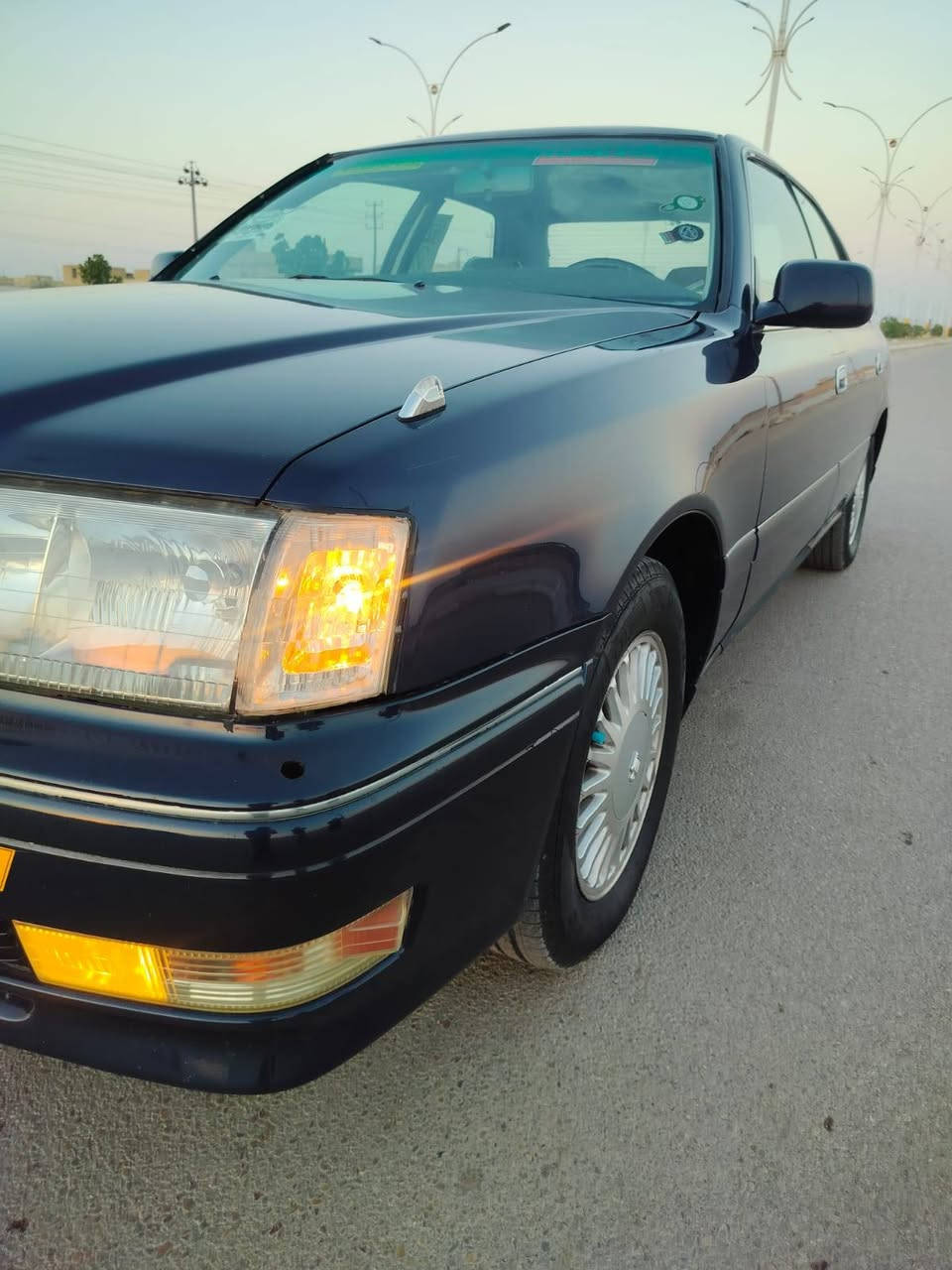 سلام عليكم راس ثور موديل97 نيلي رقم بصره نكليزي  سنويه جديده هزته بعدهي مامنتهيه مكفوله كفاله من ضربه والكص والنقل والتجيه والكلبه  كرستال اصل مكينه   وكير فيفيتي مكفولات شرط الفحص تخم تاير حداديه جديده وره وكدام دواخله حلوه حيل تنتته لايلون شاشه تاب  سياره جاهزه من كلشي سعر70 وبيه مجال قليل مكان الناصريه *********** شراي ينتصل وبخدمته
