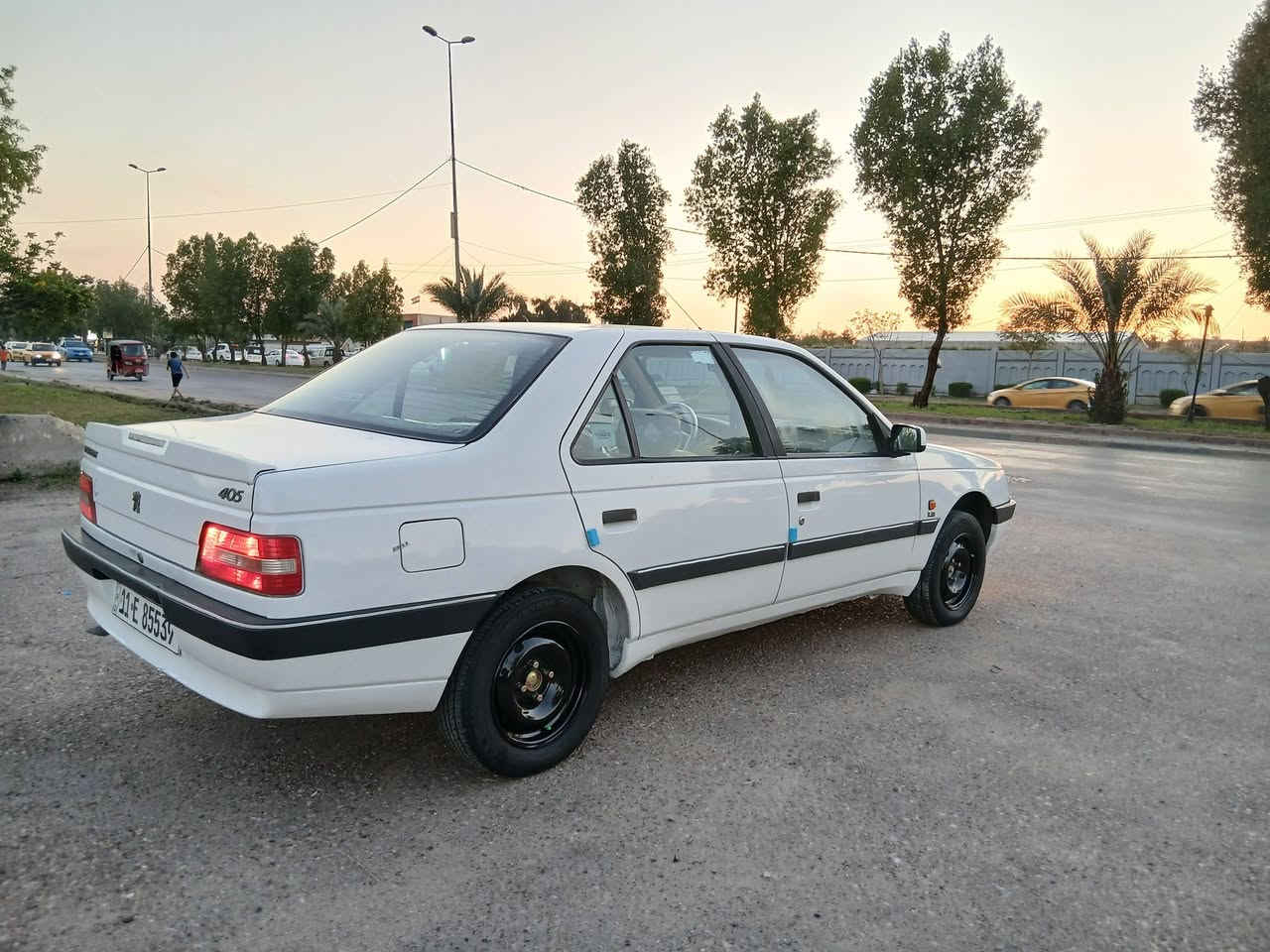 سلام عليكم مرخصة الادمن المحترم بيجو ٤٠٥ جي ال اكس 
موديل ٢٠١٣
بيها بس كصه مال بنيد صبغ  بدون داخل 
كير مكينه خير من الله 
تبريد مكفول 
صدر مكفول 
بدون قطره خياس 
السعر ٥٣ وبيها مجال قليل حك جيه 
عنواني بغداد البياع مدينه الذرى 
***********
