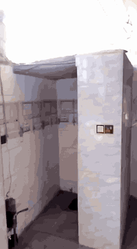 بيت في منطقة الحميدية مساحة 100م قرب السوق الثاني علشارع العام كامل من...