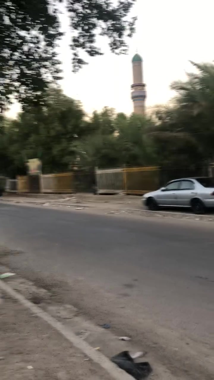 السلام عليكم بيت للبيع في منطقه الامين شهداء النفط عله الشارع العام ويعتبر تجاري الواجها 10 والنزال 20 مساحته 200متر الطابق الارضي يحتوي على 3غرف ماعده الصحيات والمطبخ  وفوك يحتوي على 3غرف ماعده الصحيات ملاحظه ما متواجد خاص الرقم *********** السعر 325
