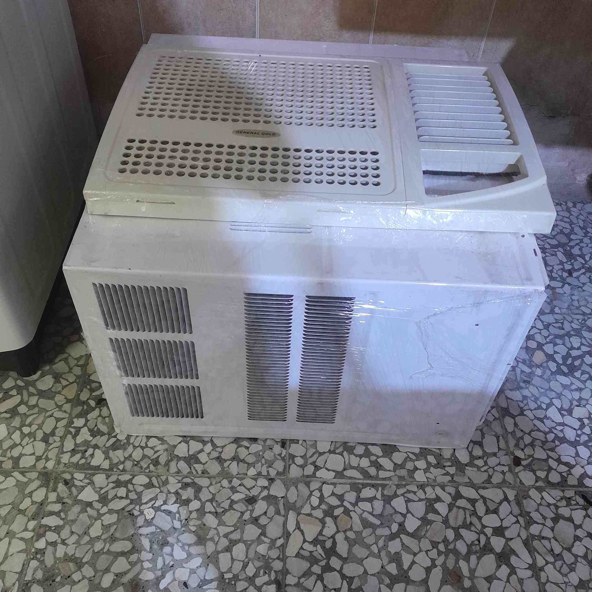 عندي مكيف طنين جنرال كولد السعر ٣٠٠ سبلت ميديه للبيع طنين ٤٥٠ سبلت سوني طنين ٣٥٠ كلهن نظافه ميه بلميه العنوان الحريه *********** تاخذهن على فحص
