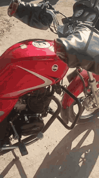 السلام عليكم ورحمة الله وبركاته موطور سايم موديل 2022 بعده جديد نظافه واحد على واحد ماصارلي 8 اشهر من اشتريته والسنويه بل2030 تنتهي مكاني الصقلاويه و الخالدية السعر 2،200 مليونين و200
***********
