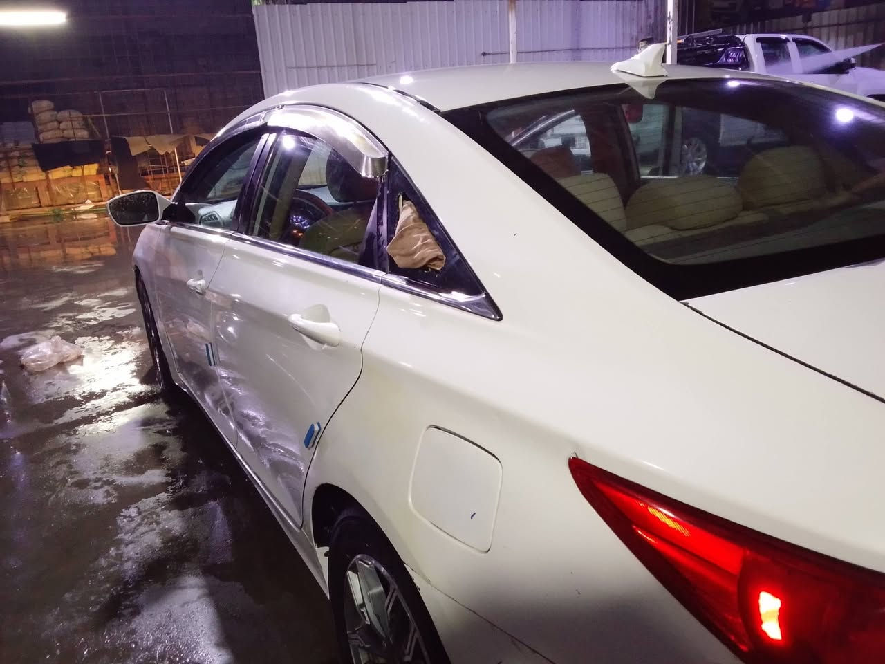 السلام عليكم سوناتا 2011 وارد أمريكي حادثها بنيد مبدل بدون دواخل ليبل واحد وبيها بابين صبغ اثر شخوط مكينة كير صدر كهربائيات جدد السعر 96$ وبيها مجال حك الجيه مكان السياره بغداد للاستفسار *********** /***********
