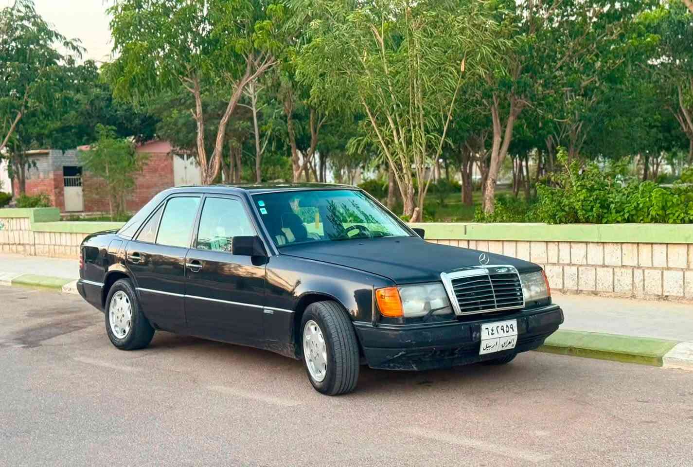 للبيع مارسيدس ***********مودي1992
سياره مواصفات 
فتحه 
كشن جلد
ABS
تبريدثلج باتري جديد
تخم تايرات وياله جديده 
محرك بطه ديلكو 
سياره مصبوغه عام جماليه بدون حادث بدون خياس قواعددبلات سليمه 
بدون نقص بشرط تحويل وكاله 
موقع كلارسعر48بي  مجال
