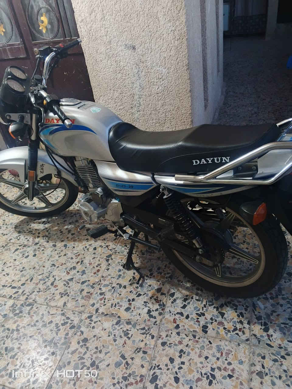 السلام عليكم دراجه دايون عضم موديل23 طالعه 2024شهر 8 دراجه مكفوله سعر 1600وبيها مجال مكان كربلاء حي العامل ***********
