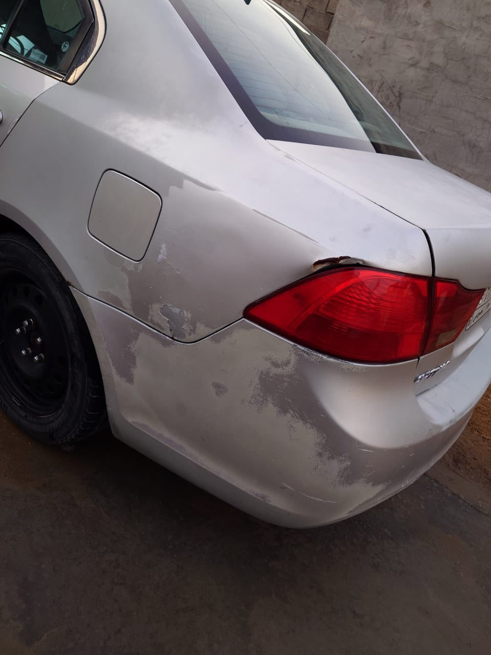 السلام عليكم اوبتما موديل ٢٠١٠ رقم بغداد وارد امريكي ليبل واحد حادث شبر جاملغ الخلفي يم بك لايت بدون ايرباك 
مكينه ٢٤٠٠ دوش اربع حساسات السياره جاهزه بس بيه جراد 
بيه منظومه غاز 
السعر ١٠٥ وبيه مجال 
رقم الهاتف ***********
