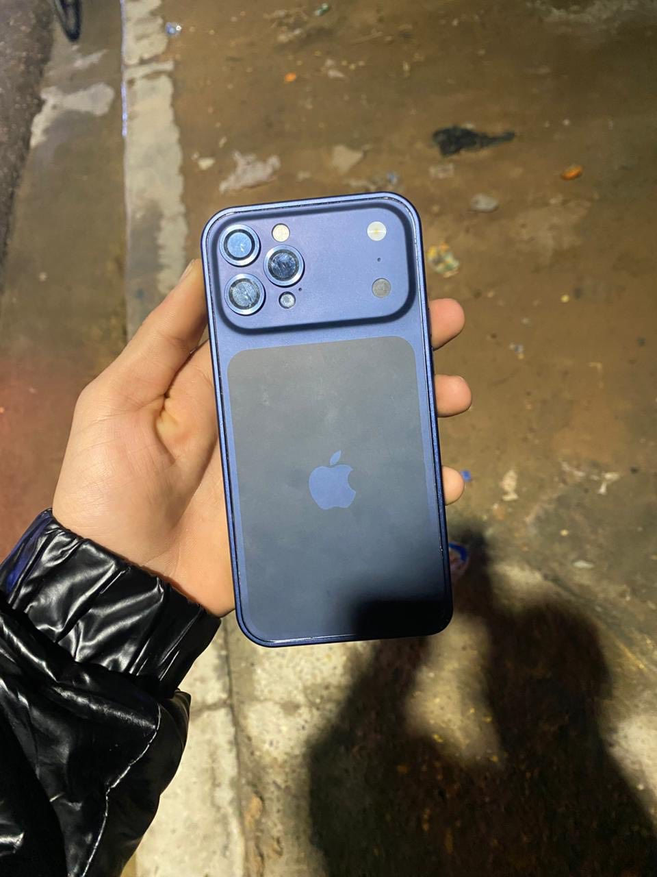 ايفون 12 برو ماكس 
مبدل فقط شاشه 
وضهر مفطر 
رايده ب ٣٠٠ وبي مجال مستعجل علي
الرقم ***********
