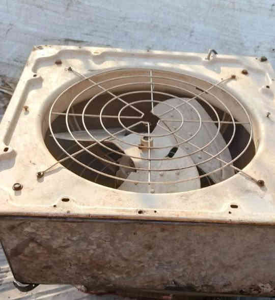 السلام عليكم اخوان مفرغة هواء مع الدكت الحجم الكبير القياس 60سم شرط الشغل وكلش نضيفه تجي تفحص وتاخذها سعرها 50 الف
عنواني البصرة المعقل 
الاستفسار على الرقم ***********
