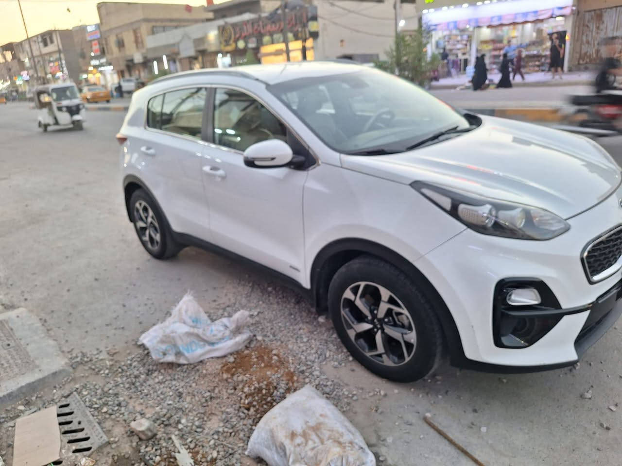 السلام عليكم كيا سبورتج 2019 خليجي مكفوله كفاله عامه ماعده بارد في الباب الخلفي موضح بصور مكينه جي دي اي 2400 السياره حلوه السعر 187  مكانها بغداد ***********
