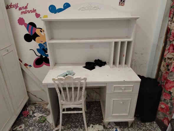 السلام عليكم غرفه ام نفر واحد خمس قطع  للبيعب
سعر ٤٠٠ الف بيه مجال قليل الغرفه احله من الصوره نظيفه بس عليه تراب
للاستفسار ***********
