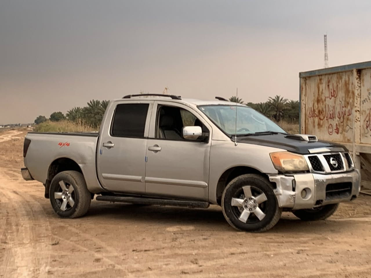 نيسان تيتان 2007….4X4السياره منفيس كمرك مدفوع وقرصها موجود وراعيها  بس ما أندله بلحله عندي رقمه المستورد  كير كفاله محرك 8V يدخل بدون تنقيص شلها تشك الكاع طخم ويل طخم تاير لايت زنون منضمون غاز وبانزين انسه الصرف السعرالسعر40 مجال قليل المكان بصره  ليريد يراسلني واتساب او اتصال بيع او مرارس***********
