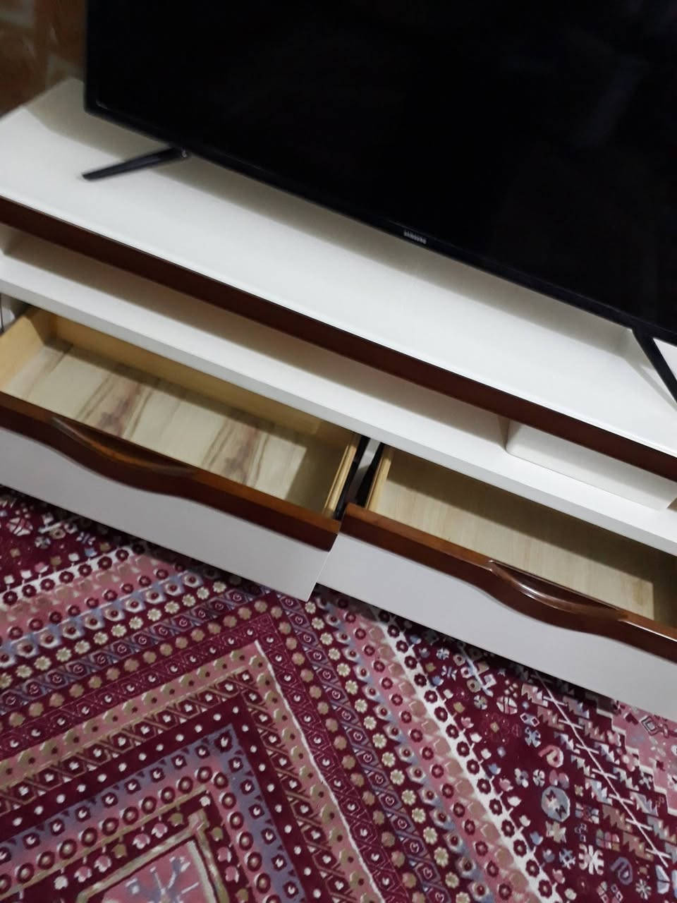 سلام عليكم ميز بلازمه اسلايت مكاني البلديات السعر175الف
رقم:***********
