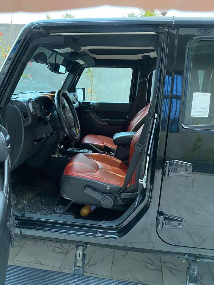 جيب رانكلر 2018
حادثها خشم الجاملغ الخلفي 
سيارة شبه الكلين مواصفات جلد شاشة تحكمات ستيرن عليها سستم صوت عالمي ودمامات واضافة دوسات كهرباء وعليها منضومة زينون اصلية وبلوجكترات سفاري وتخم تاير جديد وادامة كاملة 
ماشية 58 الف مايل حقيقي 
سعره 215 قفل
رقم بغداد
واتساب ***********
