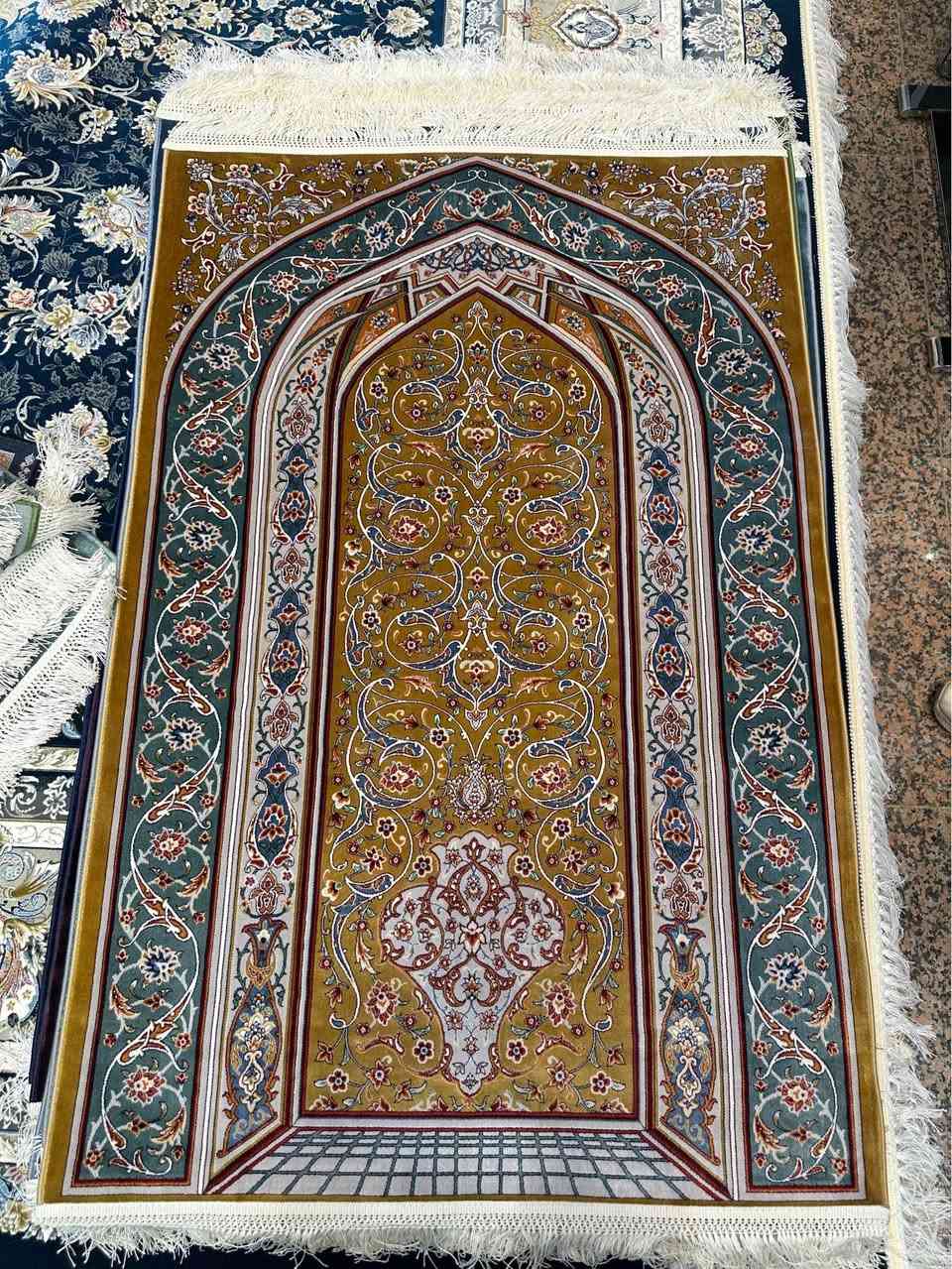 شركة بيت سجاد الايراني، تقدم سجادة صلاة بخيوط الفيسكوز والعمل اليدوي المتقن في الحافه والكركوشه كل هذا بسعر 125 الف تواصلوا ويا الرقم *********** النجف, العراق
