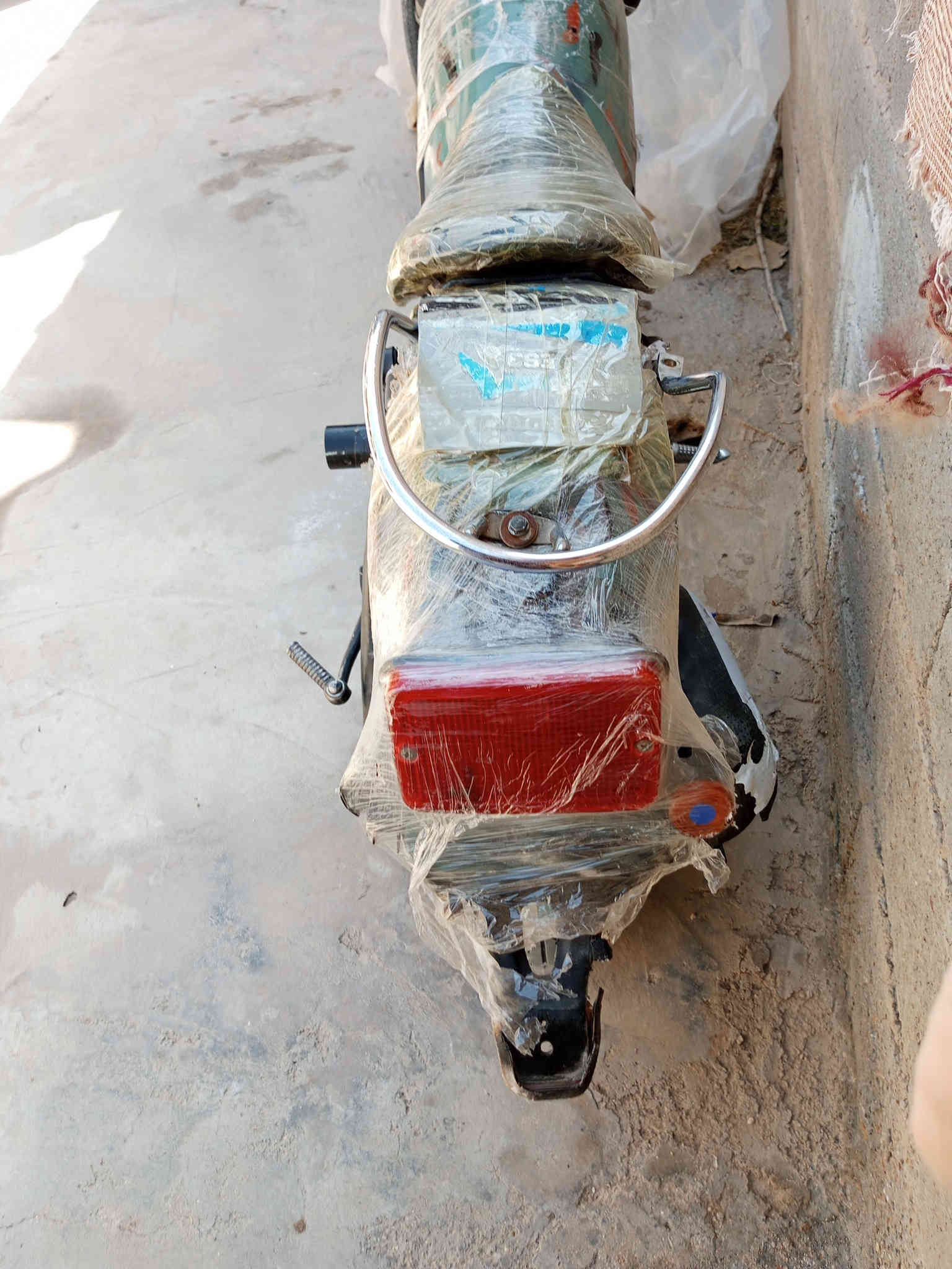 سلام عليكم قفاز يوماها لبيع بدون اوراق مكفوله عشائرين محرك ما مفتوح سعر 250وبيه مجال قليل مكاني ميسان قضاء الميمونه رقم الهاتف ***********
