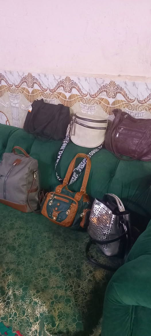 شلعة كلهن ب ٣٠ 
 وصور القطع بالتعليقات


**إذا كنت صاحب هذا الإعلان وتريد حذفه لأي سبب، رجاءا أرسل رسالة إلى الدعم الفني**