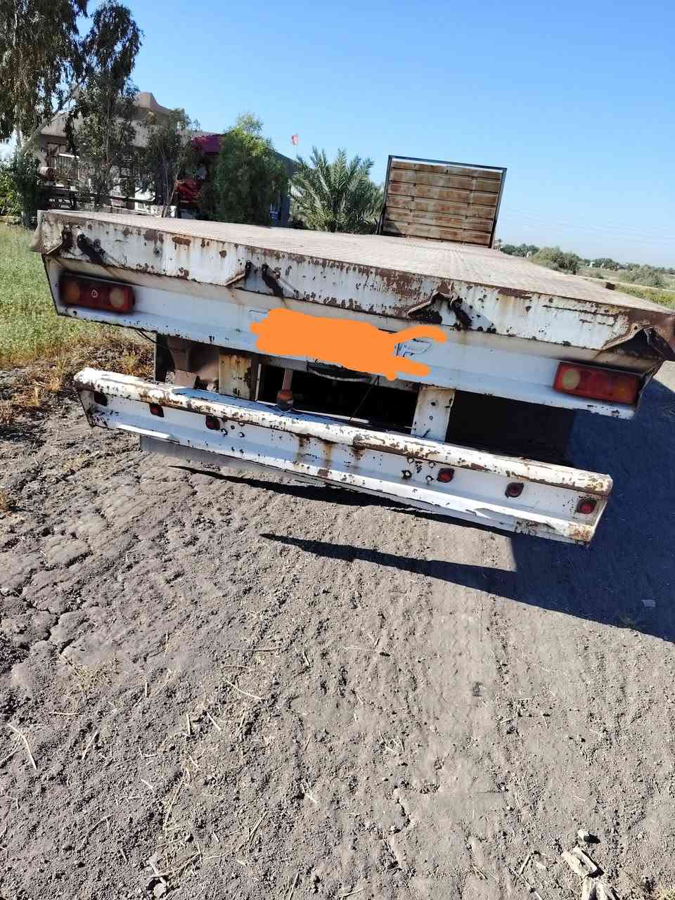 السلام عليكم عربانه حداديه للبيع الطول ١٢ وربع عربانه مكفوله تخم تاير صناديك ثلاجه ومطبخ حماله اسبيرات كهرباء هواء كامله جاهزه للعمل الاستفسار عل الرقم ***********
