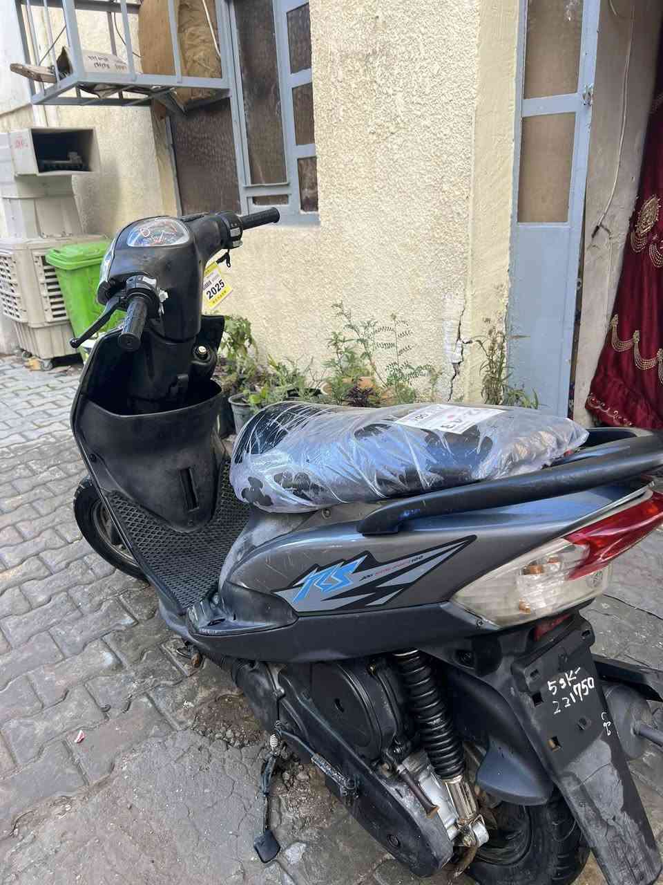 دراجة خير من اللة نكرة سلف تجي تشوف بعينك نضافتهة
محرك مكفول كهربائيات كلها شغالة 750وبيها مجال 
مكاني الحرية 
***********
