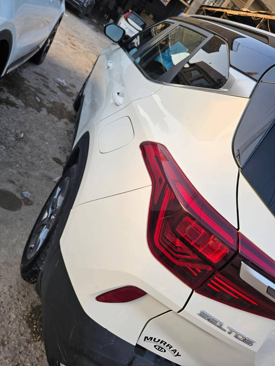 السلام عليكم

كيا سلتوس 22 محرك 2000 فئة s
ماشية 53 الف ميل 
مواصفات
رادار امامي
مانع انزلاق 
توقف ذاتي
مثبت سرعة
ثحكمات ستيرن 
شاشة اعطال
قطعتين تبريد
صور الحادث مرفقة بدون صبغ فقط بارد بالعراق
اخذت الها سونار قبل كم يوم طلع بيها بامريكا مبدل جاملغ امامي عكس السائق بدون دواخل والباب الصدر مبدل كفر بدون دواخل والباب الخلفي عكس السائق صبغ للعلم كل هذا بدون دواخل سليمة والايرباكات سليمة سيارة جديدة ونظيفة وعليها ادامة منظومة البانزين وتايرات تخم جديد وكذالك باتري اوتو ستوب اصلي

السعر 172 بيها مجال 
للتواصل *********** 
اخوان المتعجبه السيارة ليعلق تعليق سلبي كانما مشفت المنشور واعبره
