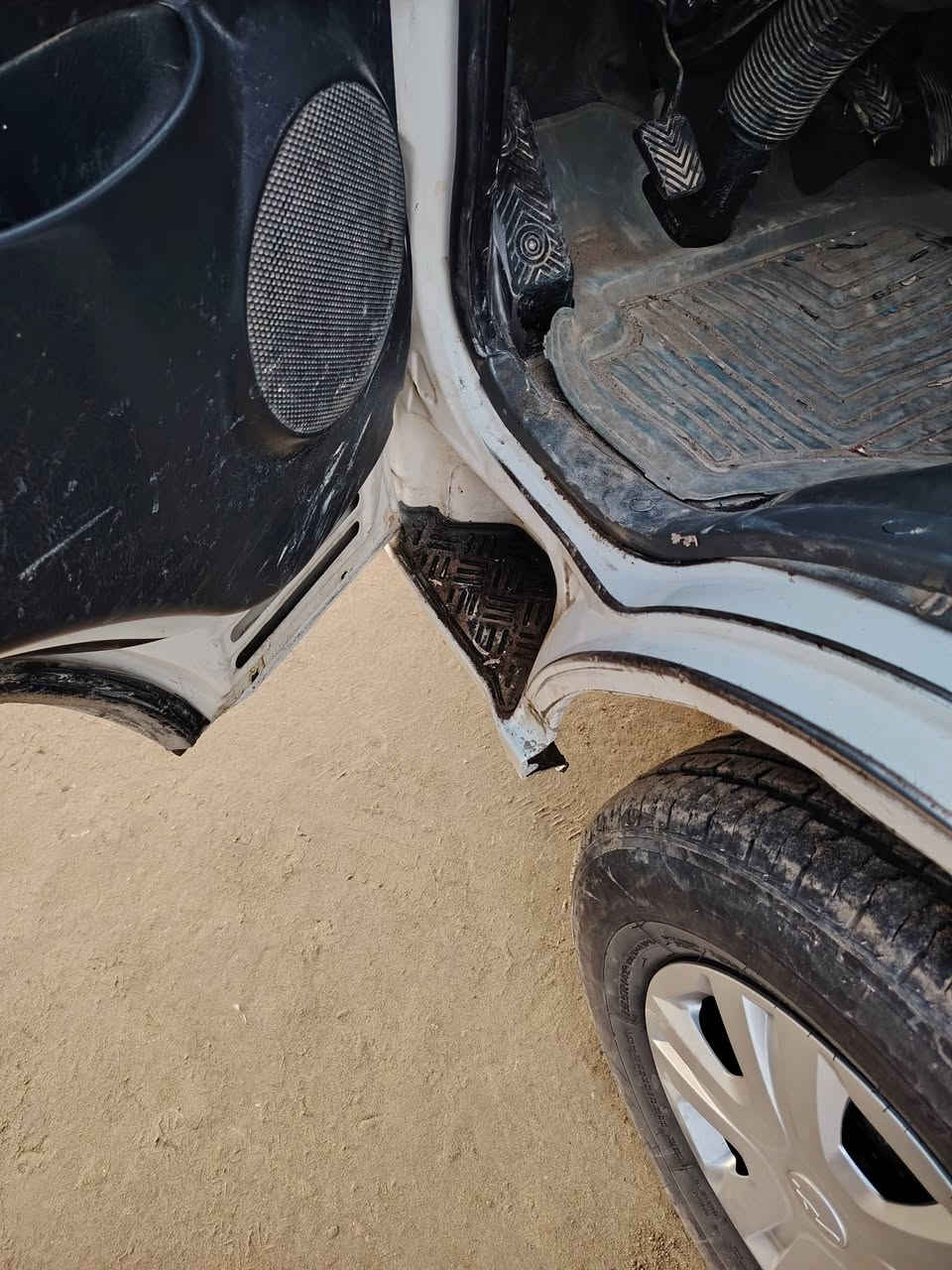 السلام عليكم للبيع كيا حمل موديل 2011
السيارة جديده مكفوله كفاله عامه  
الكشر شوفت العين  كير محرك تايرات كلو شرط 
تبريد تدفئه كهربائيات كلها شرط 
السيارة جاهزة للعمل بدون اي نقص 
رقم صلاح الدين بأسمي شرط التحويل 
مكان السيارة تكريت ناحيت حمرين
السعرللاستفسار اكثر اتصل 
*********** ملاحظه السياره كله شركه بلاديه
