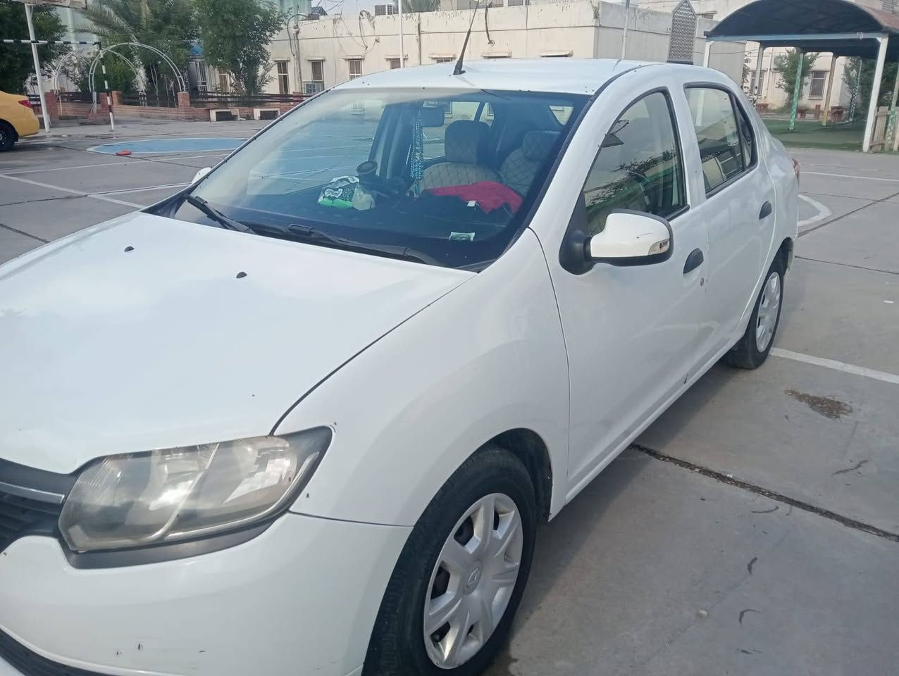 السلام عليكم  رينو سمبل موديل 2017 بيها تبديل باب الوراء السائق على وضع الشركه السياره جديده
كير محرك تبريد مكفولات 
 الموبايل*********** العنوان طالبيه قرب اداره واقتصاد السعر 82
((مكلف بالنشر )) المدائن, بابل
