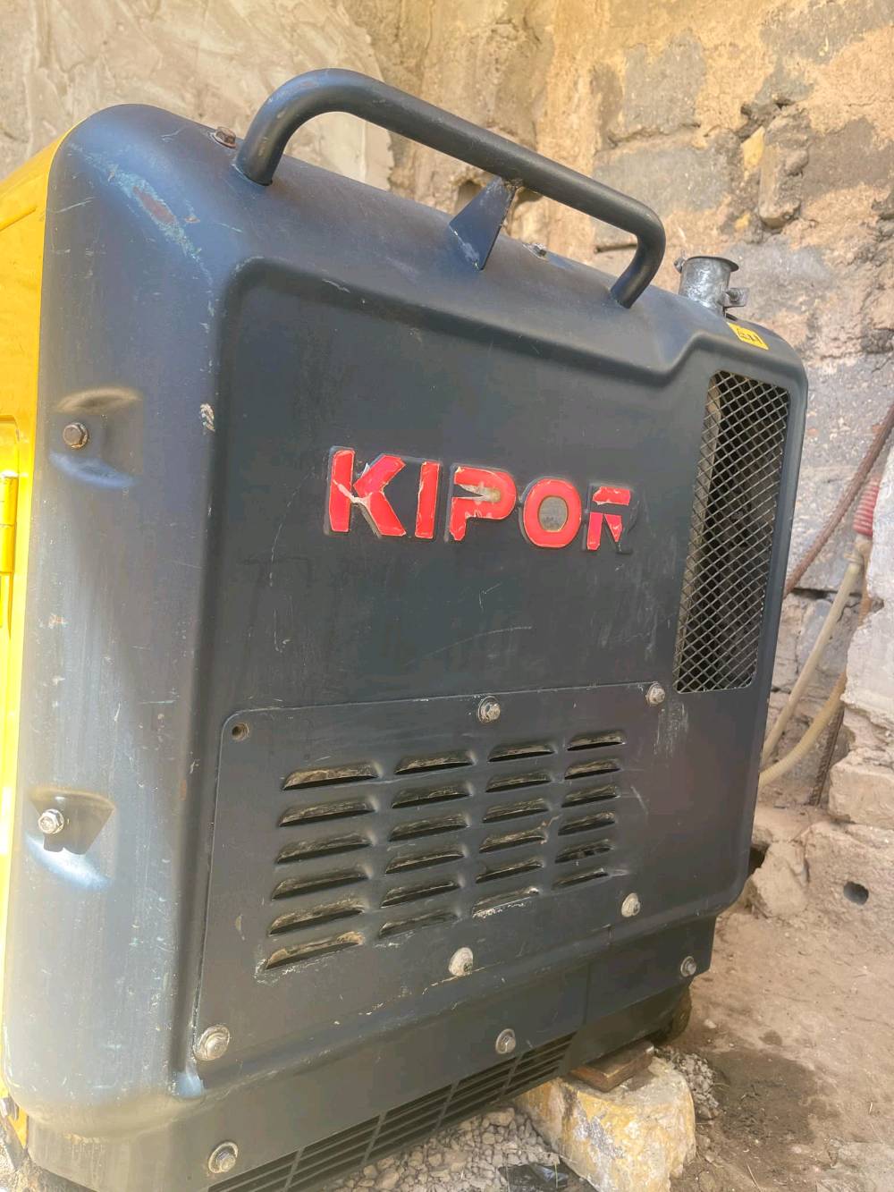 
شنو حالة المولدة؟ هل بيها أي عطل؟: 
اي عطل مابيها
شنو السعر المطلوب؟: 
٦٠٠ وبيها مجال 
وين موقعك بالضبط لتسهيل عملية المعاينة؟: 
كربلاء طويريج
هل تقدم توصيل للمولدة؟: 
لا
كم فترة التشغيل اللي استخدمت فيها المولدة؟: 
حوالي سنه ونص