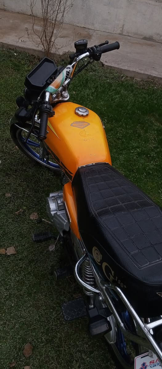 السلام عليكم للبيع موديل 23 
محرك مامفتوح سعر 550 وبيها مجال 
عنوان تكريت 
للاتصال ***********
