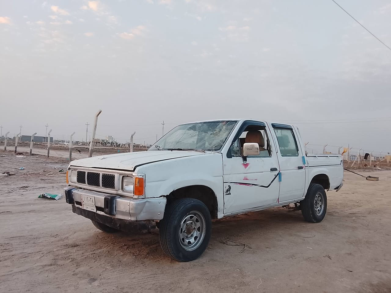 نيسان موديل 92 رقم ميسان ألماني أسوي وكاله 
شاصي شرط الفحص محرك وكير ونجي كير اوتوماتيك شرط النظافه حداديه فول كهربائيات كلها شغاله اشاير بك لايت دشبول كله شغال 
نقصها بس جامه اماميه 
سعر 22
عنوان ناصرية داخل المركز 
***********
