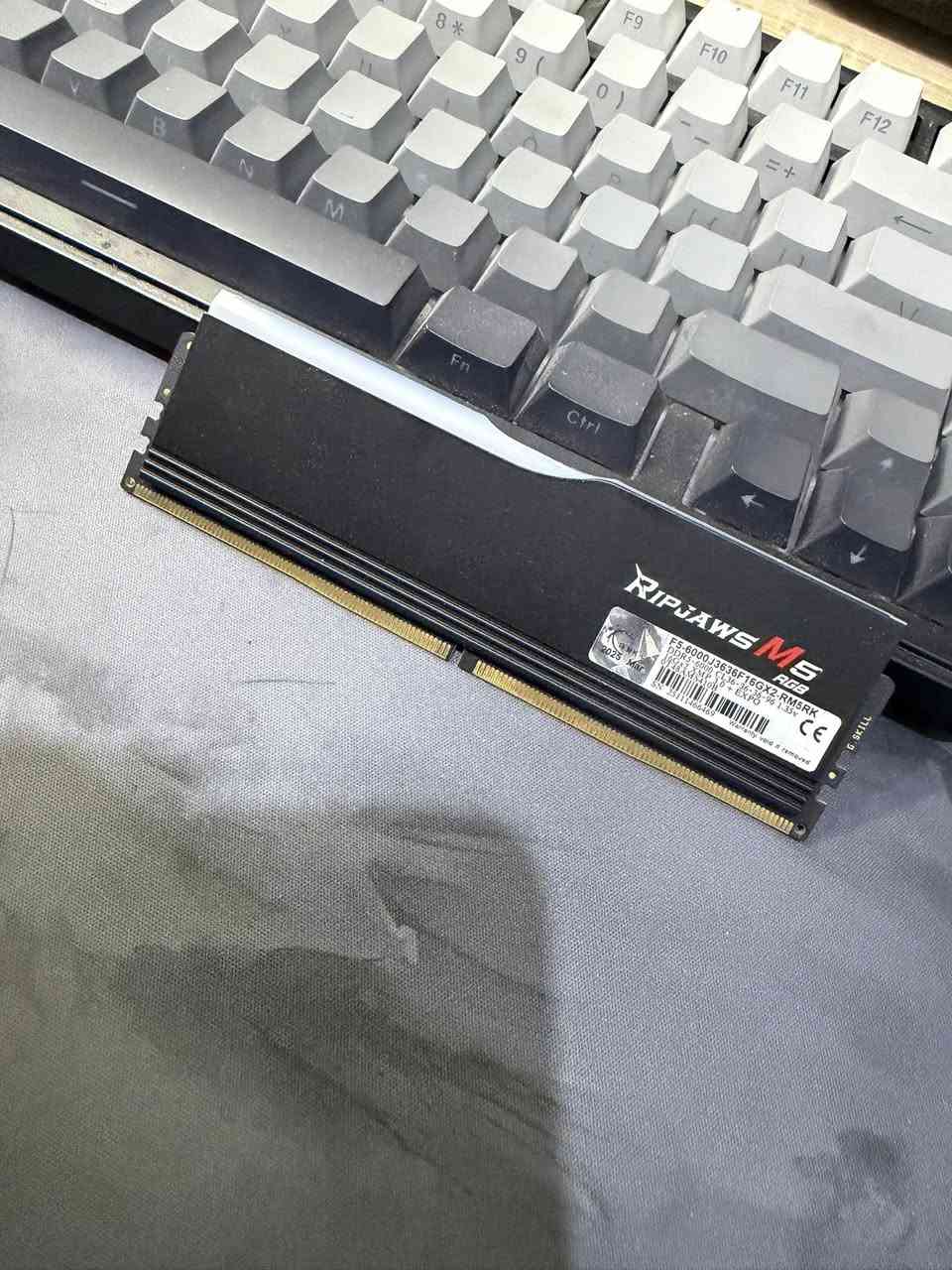 شباب عدي هاي القطعتين للبيع.
Ram 16gb ddr5 6000mhz ripjaws m5 rgb

Nvme m.2 lexar nm620. 

ماعرف اسعارهن حاليا فه الي يريدهن يطين سعر بيهن 

مكاني بغداد حي الجهاد 
رقمي ***********
