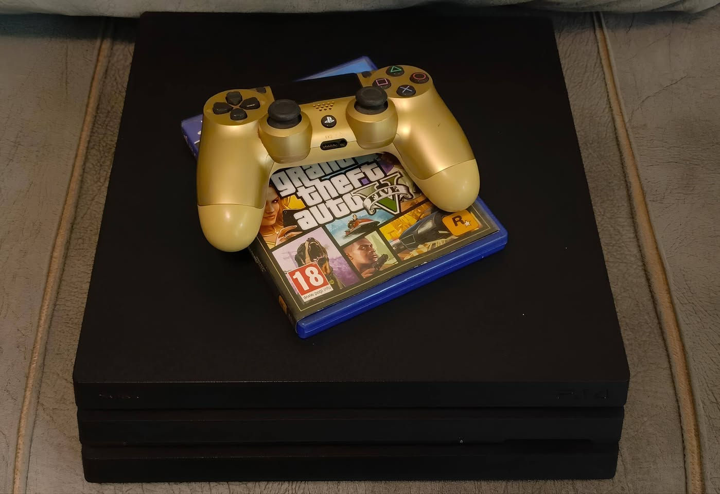 PS4pro
مستعمل اخو الجديد 
ذاكره 1TB 
مع جويستك 
وقرصين العاب 
فيفه 2018 
وGTA5 
والسعر 275 وبي مجال 
للشراي العنوان البصره 
للتواصل واتساب 
***********
