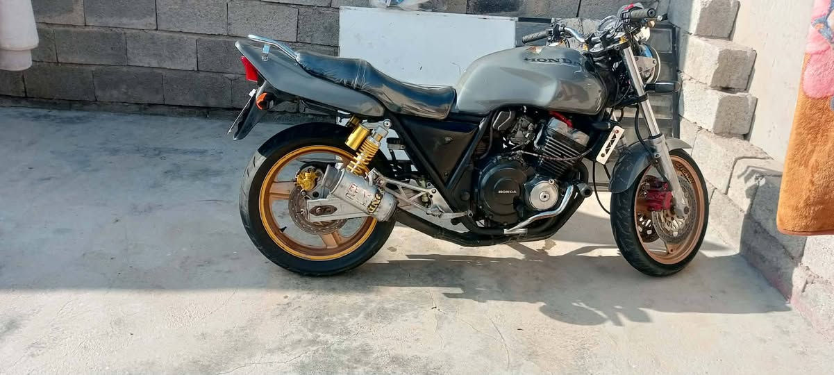 دراجه للبيع سيبي 400دراجه ما شاء الله فول نشاط محرك بل شرط سعر ١٢وبيه مجال مكان دراجه كركوك
‏‪***********‬‏
