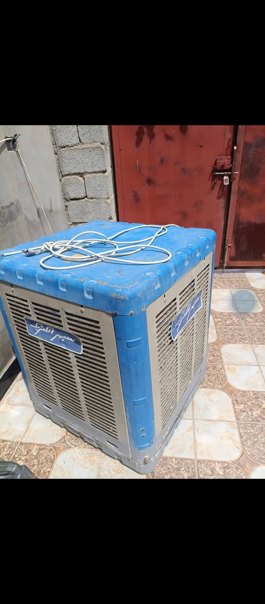 مبرده حجم كبير للبيع
نظيفه دبل ليف مال العام جديد 
حوض الماء مابي اي خياس او لحيم
الكشر نظيف  وجديده نوعيه ممتازه
نقصه فقط قايش
السعر 85بيه مجال بسيط
***********
