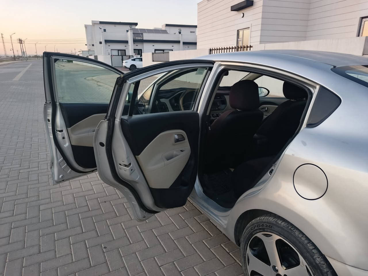 كيا ريو موديل ٢٠١٢ يةك بارجه بوياغه و هةندى ساردة كوتى هةية سنويةى تاكو ٢٠٣٠ شرط تحويل نرخ ٧٧ مجال هةية


**إذا كنت صاحب هذا الإعلان وتريد حذفه لأي سبب، رجاءا أرسل رسالة إلى الدعم الفني**