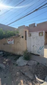 بيت للبيع • ٣٠٠م • قرب مركز الزهور