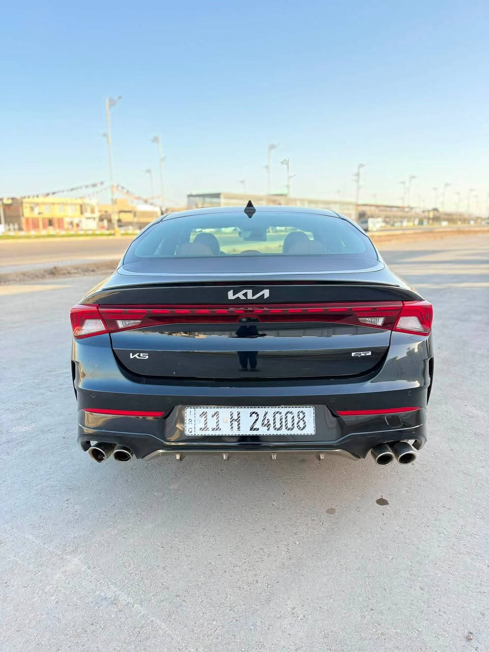سلام عليكم k5 GT 2023 رقم بغداد
محرك 2500 تيربو 
‏‎1- بصمه تشغيل +ابواب +صندوق 
‏‎2- سقف  بانوراما 
3- سايد بريك دكمه
‏‎4-قيادة ذاتيه 
‏‎5- نضام ABS
‏‎6- مانع انزلاق
‏‎7- حساس أطارات 
‏8- ‎بك لايت ليد
‏‎9- شاشة كبيرة  
10- ستيرن رياضي تدفئه
11- تدفئه كشنات + كشنات جلد 

‼️السياره حادث بابين جهة السايق مبدلات نفس اللون وصبغ جاملغ خلفي
السعر 200 وبيها مجال جداً بسيط
للاستفسار ***********
