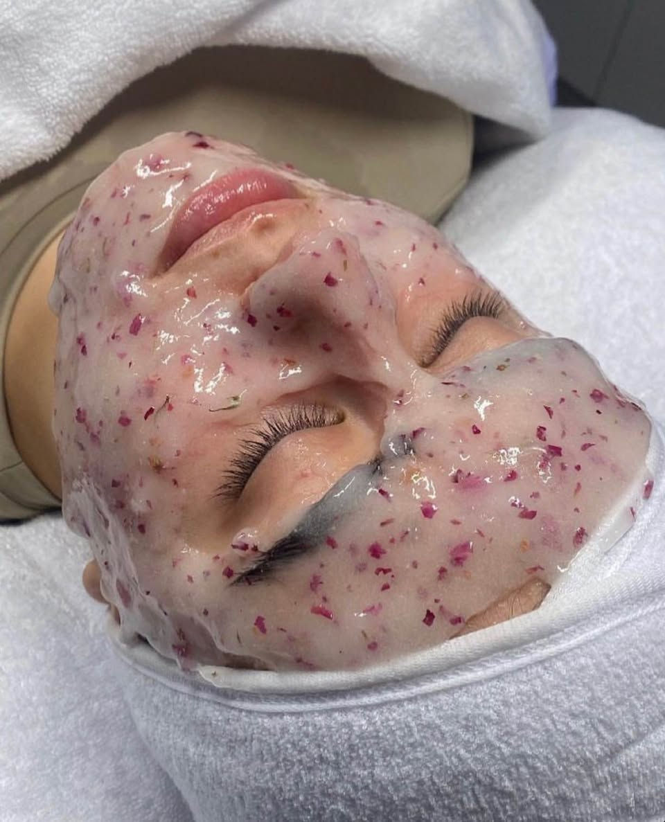 تنظيف البشره العميق 
فقط ١٠ الاف 
واذا شخصين #الثالث_مجاني 
جلسة هايدروفيشال كامله 
اختاروا المكان الصح والشغل الصح 
العروض مستمره على طول شهر رمضان ❤️
رقم الحجز ***********
الدلال مقابيل الهايبر 
الحجز على الرقم او الصفحه Singapore
