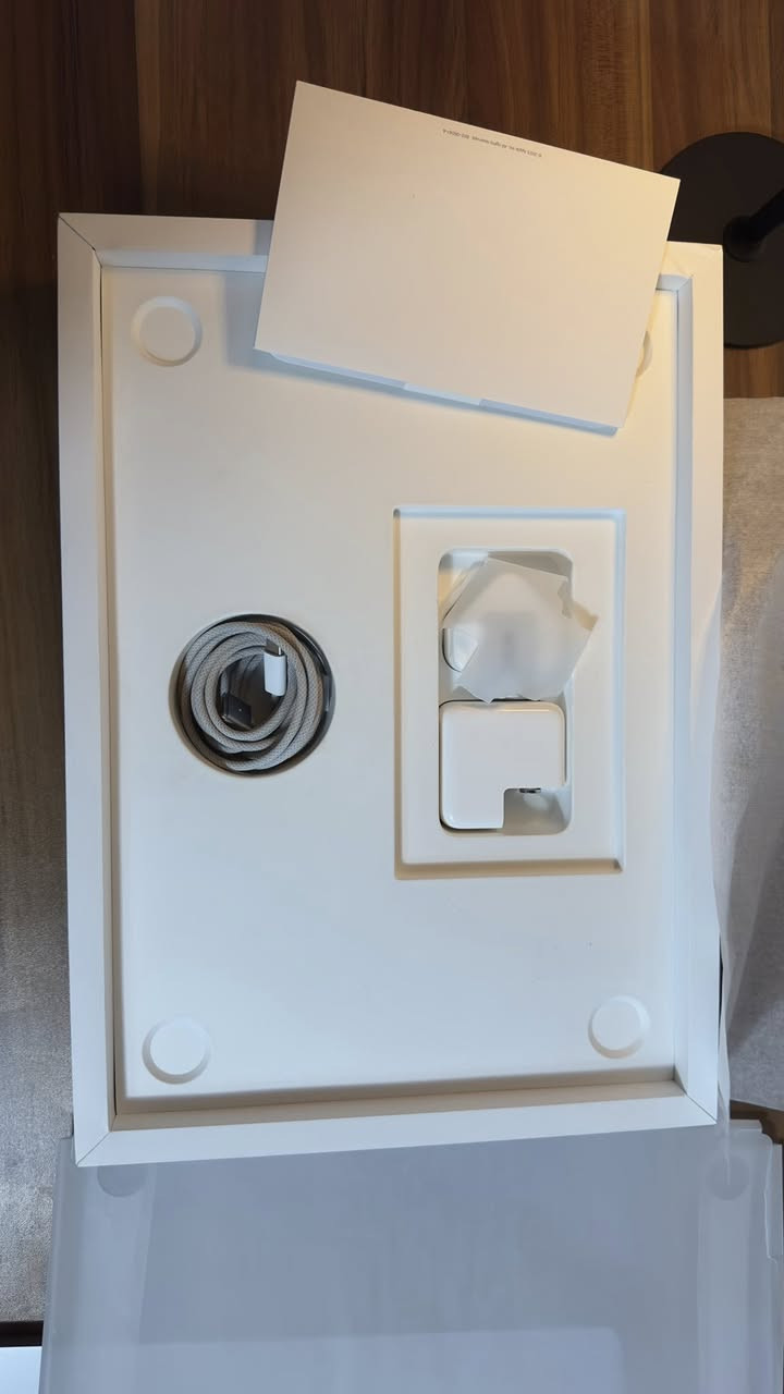 الجدادة والموثوقية بس يمنا 😎🤝💙
اقرة التفاصيل زين👇🏻👇🏻👇🏻
https://t.me/Appllle_Product

Macbook Air  2023
M2 
15 inch 
Hard 512 
Ram 8 
لون سلفر 

الجهاز شرق اوسط وكالة 
بطارية 100‎%‎✅ مشحون 14 مرة فقط✅
ملحقات كاملة 

نظافة 100‎%‎ وللمصداقية عدى شخط بسيط بالكلاس موضح بالصور ممبين. 
( ملاحظة: شخطة وليس فطر ) 

للطلب والأستفسار ارسال رسالة 

قناه التلي 
https://t.me/Appllle_Product

تيك توك
www.tiktok.com/@wolf.wiq

انستا
https://www.instagram.com/wolf.wiq/profilecard/?igsh=MXdpZG5maTQ5N3p1ZA==


**إذا كنت صاحب هذا الإعلان وتريد حذفه لأي سبب، رجاءا أرسل رسالة إلى الدعم الفني**