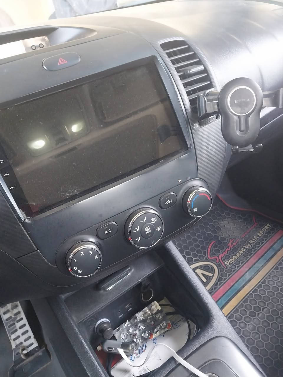 سلام عليكم من رخصت الادمن سياره سيراتو موديل ١٦ سياره مفكوله كفاله محرك ١٦٠٠ دوش رقم بغداد تحكم سترين شاير مري فتحه فول عده بصمه سعر خاص رقم صاحب سيارة ***********
