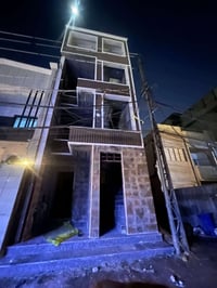 اربع شقق للايجار  عوائل فقط  كل طابق شقه الارضي معزول غرفه نوم وصاله و...