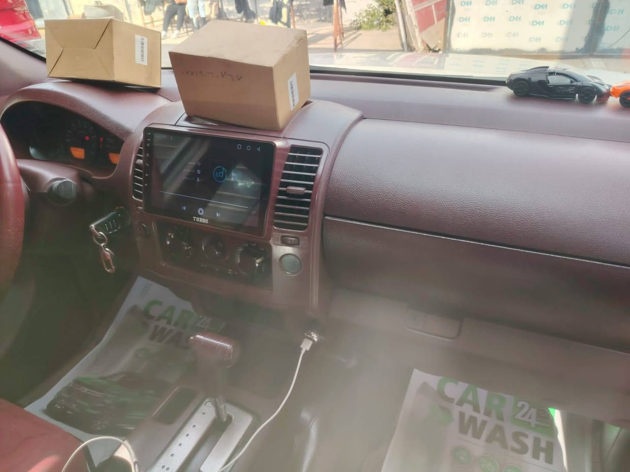 سلام عليكم ورحمة ***********
سيارة نيسان نيفاره موديل 2013
 مكفوله من الصبغ وظربه
رقم قادسيه السياره مكينه كير مكفولات
السياره جاهزه تحويل مباشر
