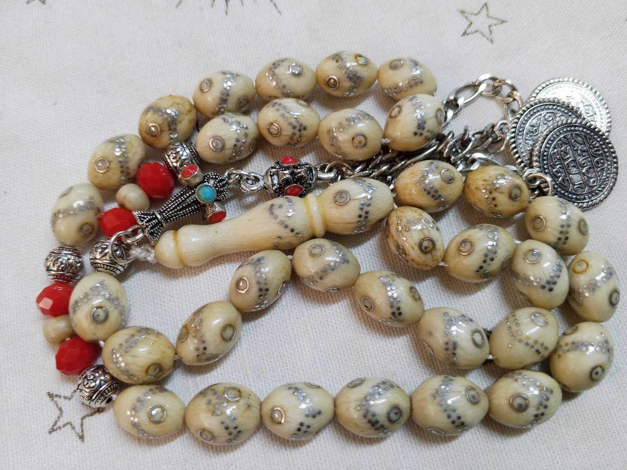 خليلي عينك عالمميز......وجيبها اذا فيك اتجيبها.....

المعروض: قطعتين وحدة عاج ناب فقمة مطعمة فضة عيار 1000والقطعة التانية عضم جمل انتيك مطعمةسيكرون محمل يومي من الروائع الله يهني صاحب النصيب
للعبرة : عامل القدر بالرضا ..وعامل الناس بالحذر .عامل أهلك باللين ..وعامل اخوانك بالتسامح .. وعامل أصدقاءك بالمودة ... وعامل الدهر بإنتظار تقلباته .. هذه قاعدة تجعلك تتقبل كل ظروف الحياة' هُناك منْ يُهديكَ الحُب دُونَ أنْ تُهديهِ أي شَيء وَهُناكَ منْ يُهديكَ الألَم بَعْدَ أنْ تُهديهِ كُل شي
 سئل أحدهم ما تظن الناس يقولون فيك؟  قال: إني لميت و إنهم لميتون ..  و إني لوحدي محاسبٌ وإنهم لوحدهم محاسبون ..  فما لي و ما يقولون !

#الشمالي طرطوس المدينة تاجر شنطة 
#ابوحيدر0990433674وااتس/0991980690
تعليق نقطة مشاركة مباركة بيوصلك السعر والتفاصيل


**إذا كنت صاحب هذا الإعلان وتريد حذفه لأي سبب، رجاءا أرسل رسالة إلى الدعم الفني**