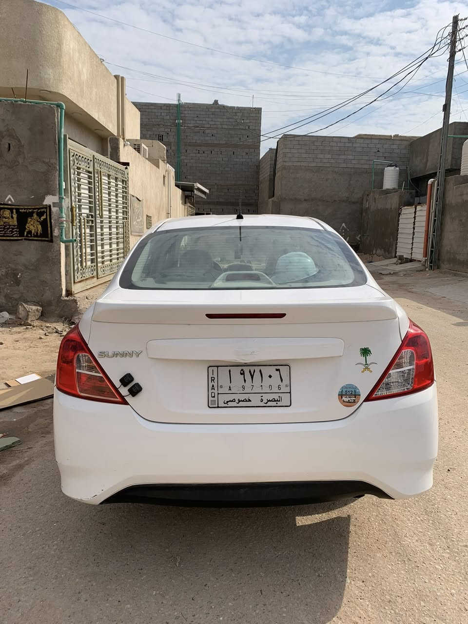 نيسان سني مديل 16 ضررها باب مبدل و بابين بيهن ضربة مامصلحات وضربة بسيطة بل مدكر الامامي و الجاملغ الخلفي عدا ذلك السيارة نظيفة و على ايدي ماشية 92 الف كير محرك تبريد كفالة السعر 93 وبيها مجال ***********
