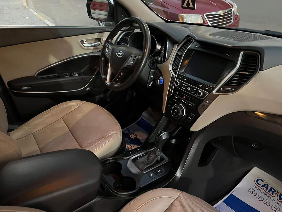 السلام عليكم
سنتافي موديل 2017 للبيع 
السيارة مكينة GDI 2500
حادثها جاملغ ايمن و بنيد  
السيارة فول 1/1
فتحة بانوراما 
بصمة تشغيل و ابواب 
شاشة بلادي 
3وضعيات قيادة 
كشنات كلها  تدفئة وتبريد 
كشنات خزن وضعيتين 
تحكم ستيرن كامل 
تدفئة بالستيرن 
السيارة 4WD
بردات خلفية 
مري قلاب 
كامرات 360 درجة
اشاير بالمري 
رادارات كاملة
من الاخير السيارة مفولة وخير من الله 
تواصل واتساب فقط ***********
مكانها بغداد 
السعر 15,800$ وبيها مجال
