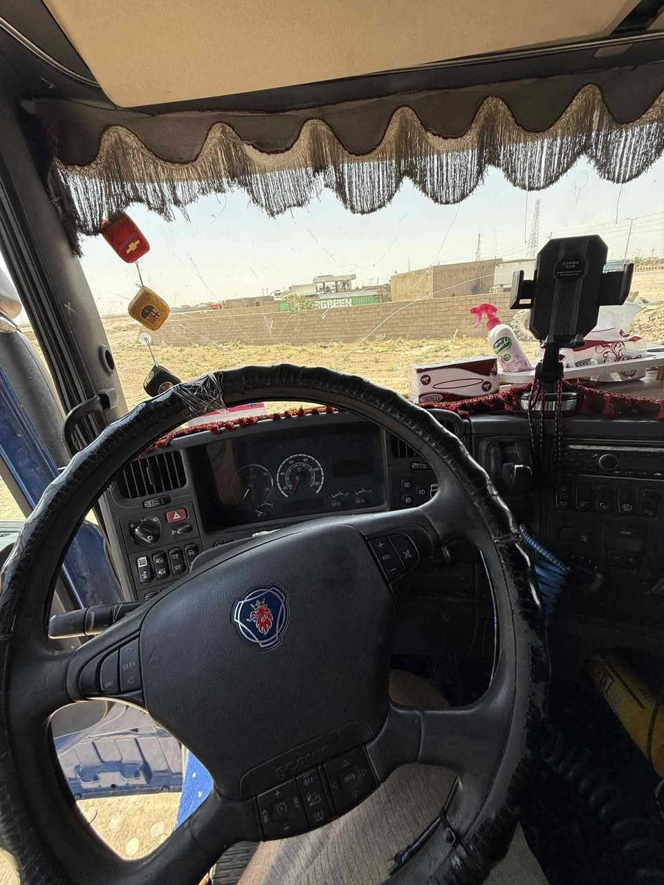 سلام عليكم سكانيه للبيع سكانيا 2008. سنكل امامي  سنويه لل 2027 بش ال 7 تنتهي. تبريد. ثلاجه ريتايدر عربانه 3 دناكير تك تاير بالسنويه.للاستفسار اكثر اتصال على الرقم ***********
