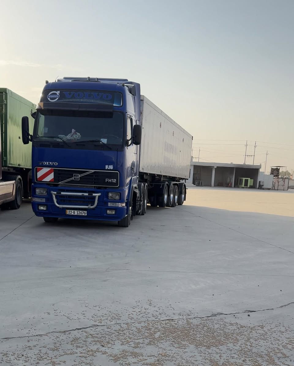 فالفو نساف  للبيع مربوطه نساف سنكل امامي اربع محاور***********تخم تاير راس وعربانه ويل كروكم راس وعربانه
