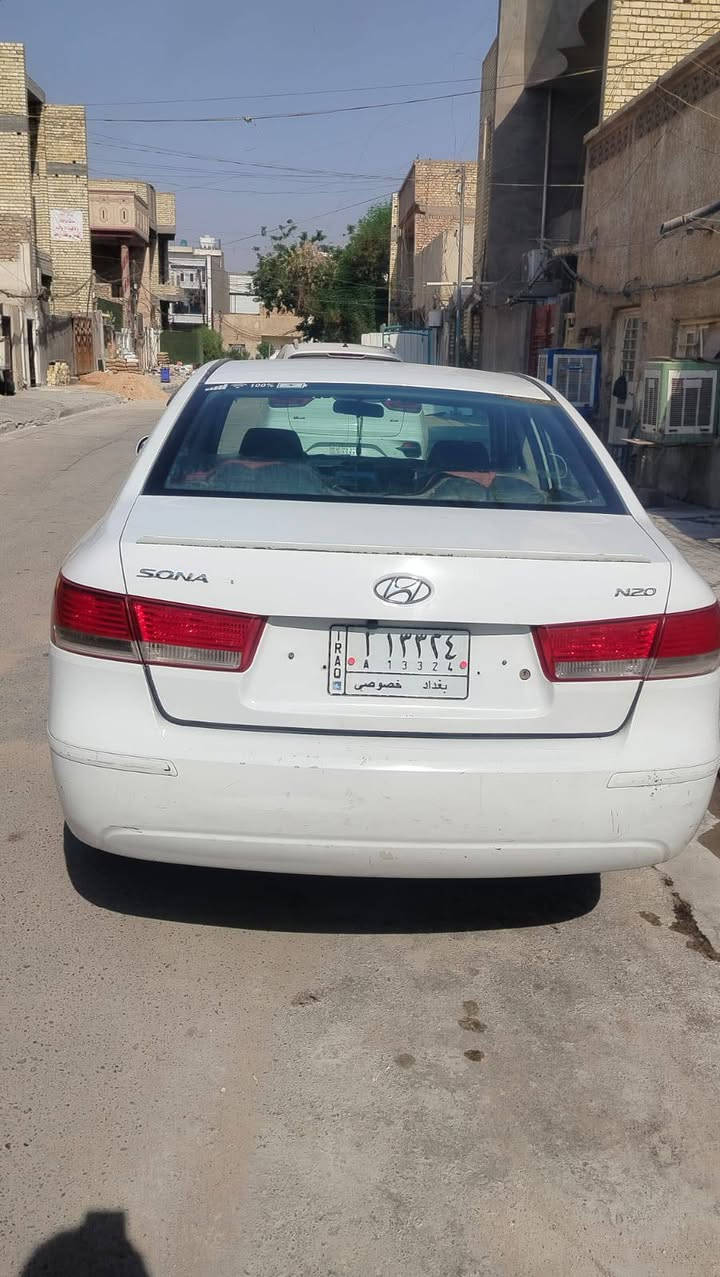 السلام عليكم
/////مكلف بالنشر//////
سوناتا 2010
مكينه 2000 رقم بغداد ... 
كير ومحرك جيد جدا تبريد شغال 
طخم تاير ..  ... 
السعر 95  وبيها مجال . الاتصال 
***********
واتساب ...
